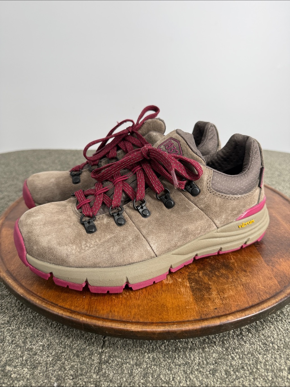 Danner Shoes Wm 7 Mountain 600 Low 3" Gray Plum Hiking Camping Vibram Dry